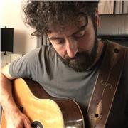 Insegnante di chitarra, educazione musicale e laboratorio di songwriting